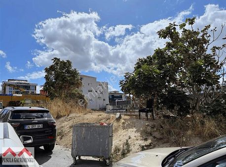 Şerifali Ticari Alanda Satılık Arsa