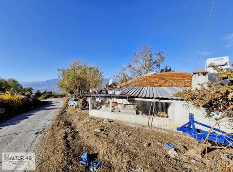 Seydikemer Yakaköy'de Müstakil Tapuya İşlenmiş Ev-ahır-tarla