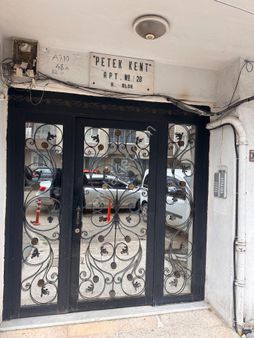 Satılık Daire ,inegöl Vergi Dairesi Karşısı ,petek Kent Sitesi Boş Temiz Ve Bakımlı.135 M2 Net