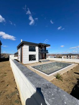 Silivri Çanta Sancaktepe'de Havuzlu Satılık Lüks Villa