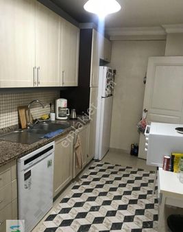 Yeşilköyde Satılık Çarşıya Yakın Yeni Binada Ara Kat 2+1 Daire