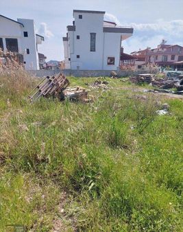 Dikili Cumhuriyet Mahallesi Çetinemeç Mevkinde Denize 450 Metre Çift Villalık 425 Metre Satılık Arsa