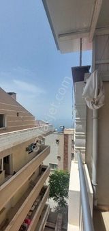 Dikili Salimbey Mahallesinde Deniz Gören Kalorifer Isıtmalı 3+1 Mutfak Ayrı Dublex