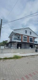 Dikili Cumhuriyet Mahallesinde Denize 50 Metre Ultralüx Otoparklı Tribleks 4+1 Villa