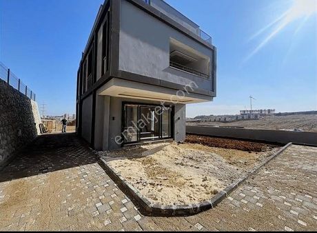 Kur Grup'tan Kabasakalda Bağımsız Havuzlu Köşe Parsel Villa