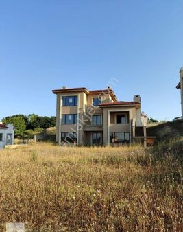 Arnavutköy Durusu'da 1200 M2 Arsa İçerisinde Natamam 380 M2 5+1 Ferah Doğa İçinde Satılık Villa