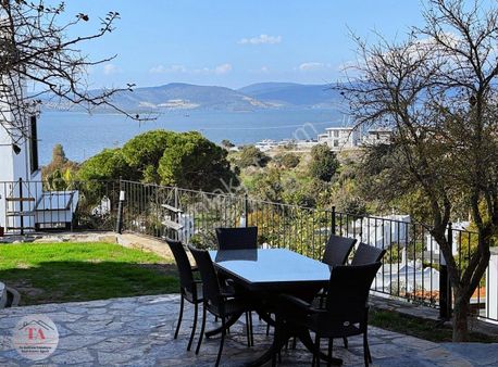 Bodrum Güllük Denize Sıfır Plajlı Sitede Satılık Villa
