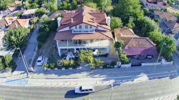 Rota Köyceğiz Gayrimenkul'den Gülpınar'da Ticari İmarlı Satılık Arsa Ve Komple Bina