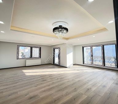 Cumhuriyet'te Sıfır Krediye Uygun Balkonlu 1+1 Satılık Ara Kat