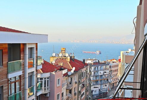 Deniz Manzaralı 200 M2 10 Yaşında Asansörlü,otoparklı Arakat Köşe Geniş Daire