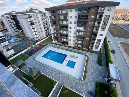 Silivri Yeni Mh Merkezi Konumda Havuzlu Site İçi Ara Kat 3+1