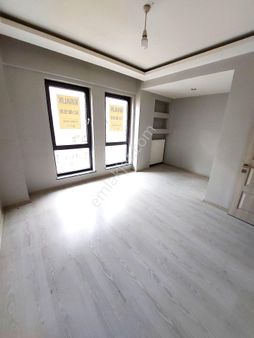 Oldpol Emlak'tan Lüks 1+1 Ara Kat Kombılı Boş Ofis