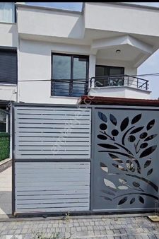 Edremit Çamlıbel Deniz Tarafında Satılık Villa