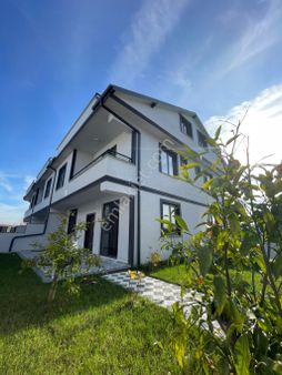 Üstüner Gayrimenkul’den 3+1 Geniş Bahçe Villa