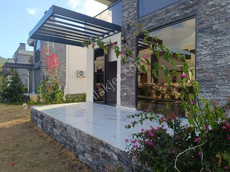 Didim Akbük Merkezde Havuzlu, Eşyalı Sıfır Villa