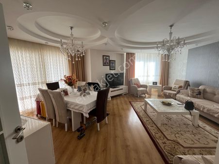 Ergünden Merkezde Sitede Havuzlu Vatan Cad. Üzeri Satılık 3+1 Daire