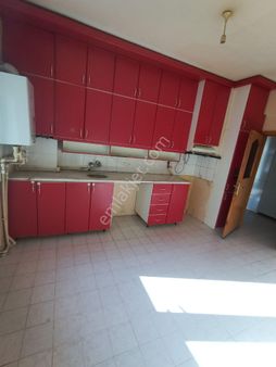 Emlak Dünyasından Şenyurt Caddesi Üzeri 3.kat Ara Kat Daire