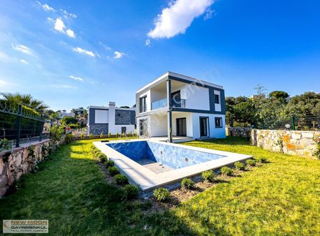 Bodrum Konacıkta 6+1 Yüzme Havuzlu Müstakil Tripleks Villa