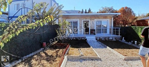 Biliceli Gayrimenkul Den İzmir Foça Kozbeyli Mah, De 2+1 Bahçe İçerisinde Satılık Ev