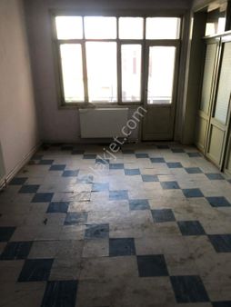 Nakipoğlu Mah.de Fiyatı Uygun Satılık Ara Kat Daire...