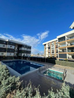 Havuzlu Doğalgazlı Sitede Satılık 1+1 Daire