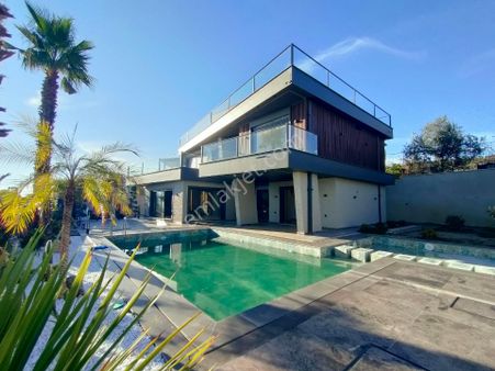 Altınoluk Narlı Bölgesinde 700 M2 Arsası Olan Ultra Lüx Her Kattan Deniz Gören 6+1 Görkemli Villa