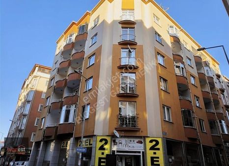 Çorlu Kemallettin Ana Cadde De Arakat Geniş Bakımlı 3+1 Daire