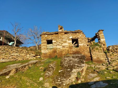 Aydın Karpuzlu'da Ev Ve Dam Tapulu Eski Köy Evi