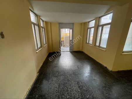 Çarşı Merkezde 1.kat Ofis Mutfak Ve Lavobo Wc