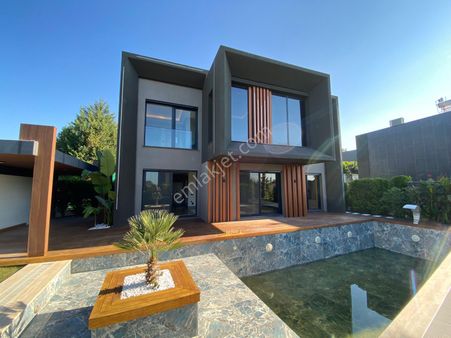 Kuşadasında Muhteşem 4+1 Süper Lüxs Villa