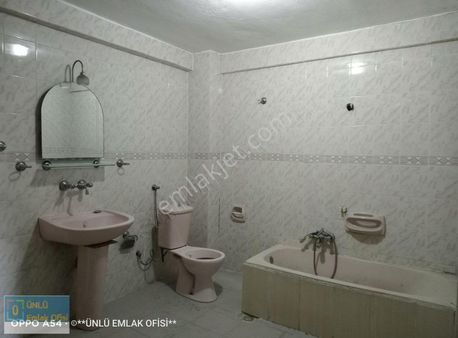 Ünlü Emlaktan Şehir Merkezinde Acil Satılık 3+1 Geniş Ferahdaire