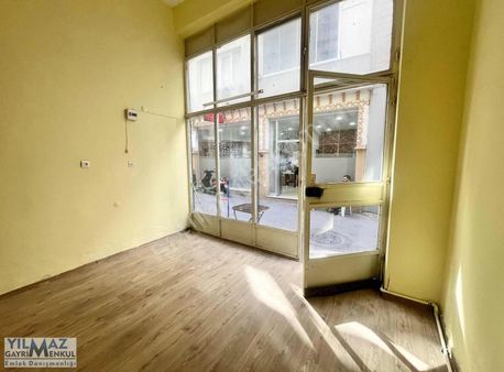 Aliağa Merkez'de İzmir Caddesi Yanı Satılık Dükkan