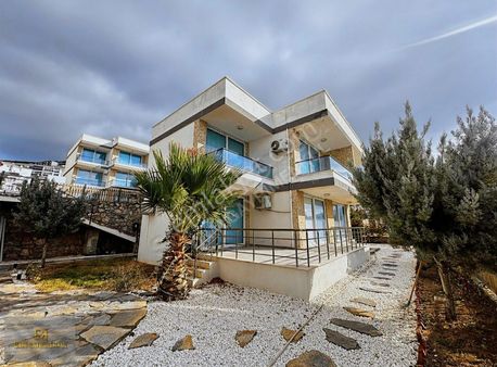 Akbuk'de Ful Denız Manzaralı Kısmi Esyalı 1+1 Fırsat Daire