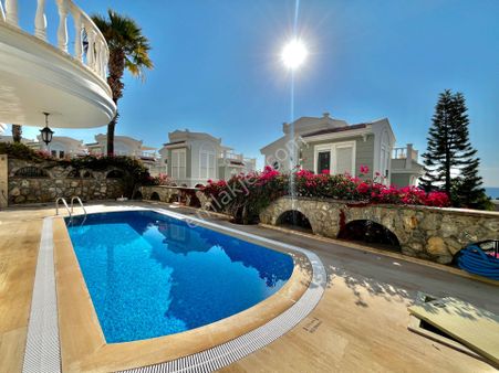 Alanya Uygun Oasis Club'ta Müstakil 4+1 Satılık Villa