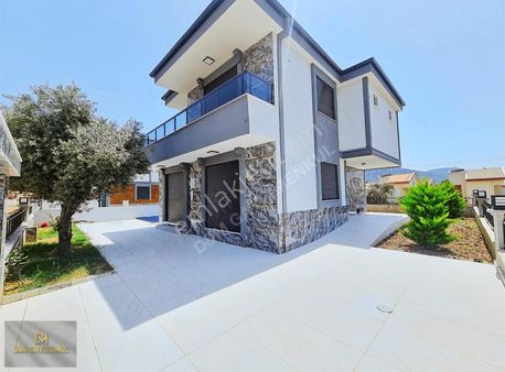 Didim Akbükde Giriş Kat Odalı 4+1 Havuzlu Müstakil Villa