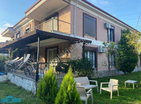 Akhisar Medar'da Yüzme Havuzlu Satılık 4+1 Triplex Villa