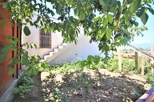 Aygül Den Edremit Çıkrıkçı Da Elektrik Suyu Olan 16.500 M2 Satılık Çiftlik Ve 3+1 Mustakil Daire