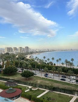 Afy Den Alden Sitesinde Deniz Manzaralı Geniş Daire