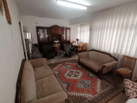 Efka Gayrimenkulden Şirinevler Meydana Yakın Satılık85 M2 2+1 Daire