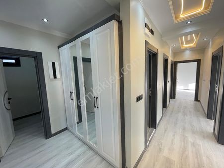 Van İpekyolu Alipaşa Mahalesin'de İlhami Çakırtaş Emlak A.ş'den Site İçi Yeni Yapı 3+1