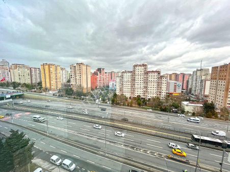 Ginza Lavinya Park Plaza'da E5 Cepheli Kiracılı Satılık Ofis