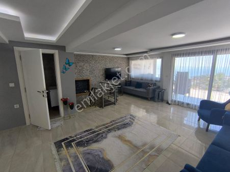 Günbatımı Sitesinde Köşe Başı Havuzlu Lüks Konsept Villa