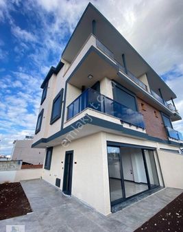 Didim Hisar Mahallesinde Otoparklı Geniş Teraslı 3+1 Villa