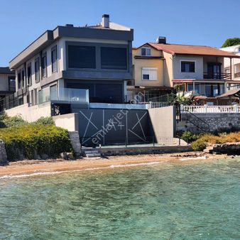 Urla Çeşmealtında Denize Sıfır Konumunda Villalar