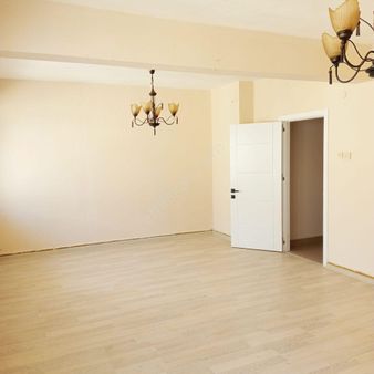 Aşkın Emlak Tan 90 M 4.kat Atatürk Mah Devlet Hastanesi Altında Çarşı Ttm Yürüme Mesafesi