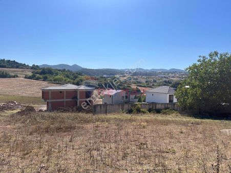 Yalova Akköy De Satılık 547 M2 %40 Emsal İmarlı Arsa