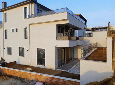 Çınarcık Esenköy De Satılık Deniz Ve Doğa Manzaralı Lüks Villa