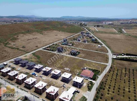 Seferihisar Düzcede Satılık 465 Mt Köşe Parsel Arsa