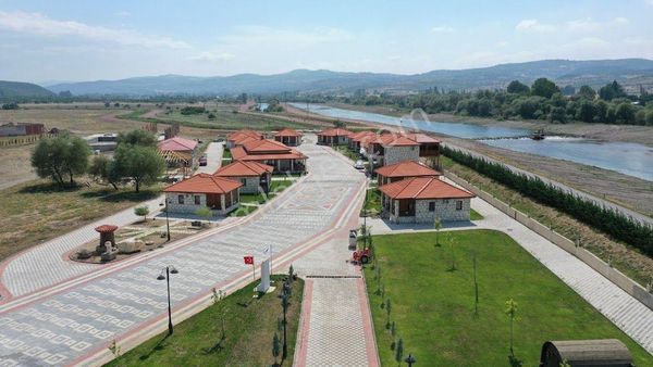 Balıkesir Bigadiç'te 1.099 M2 Köye Yakın Dere Manzaralı Arazi !