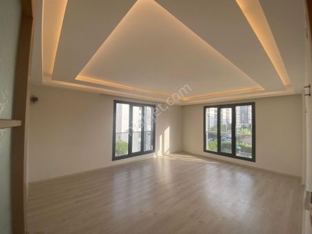 Acill Buca Şirinyer Hipodrom Yakını 3+1 140m2 Dgazlı Arakat Havuzlu Site İçi Satılık Lüx Daire